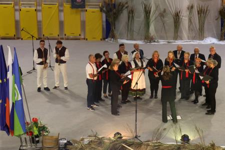 11. MEDNARODNI FOLKLORNI FESTIVAL RAKEK 45 FOTO LJUBO VUKELIČ